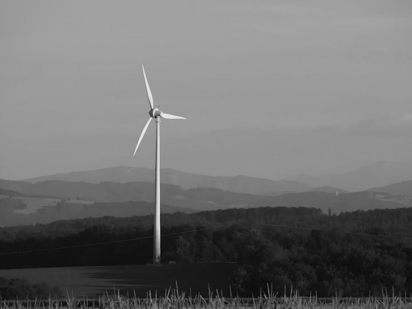 Moderne Windenergieanlagen im Sonnenuntergang